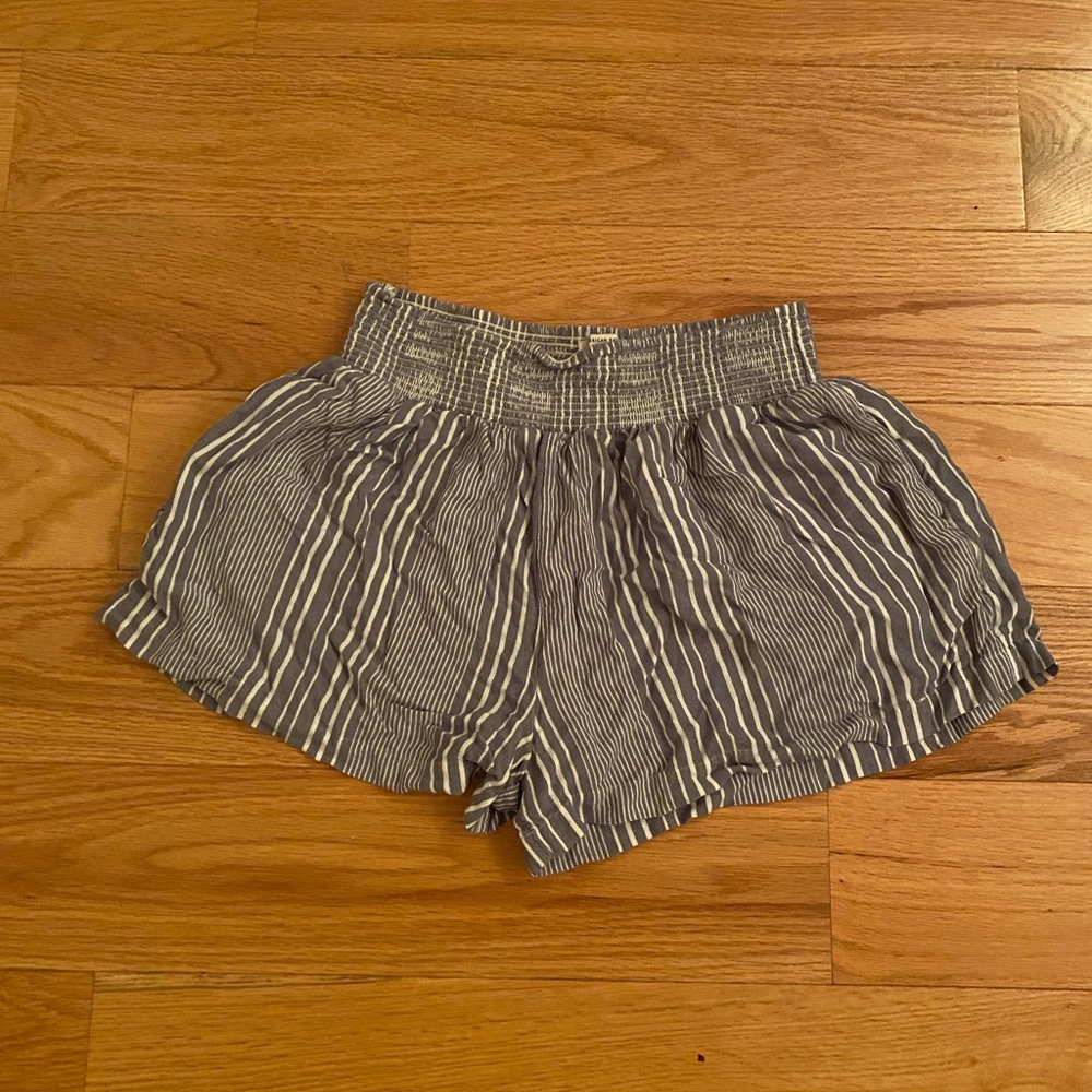 american eagle flowy shorts
